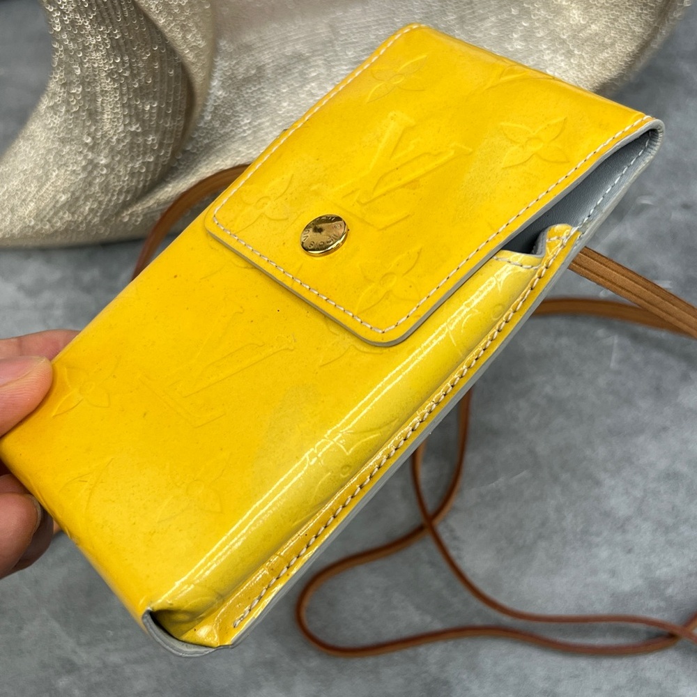 🌵Autjentic Louis Vuitton Yellow Phone Case🌵 - Picture 4 of 10